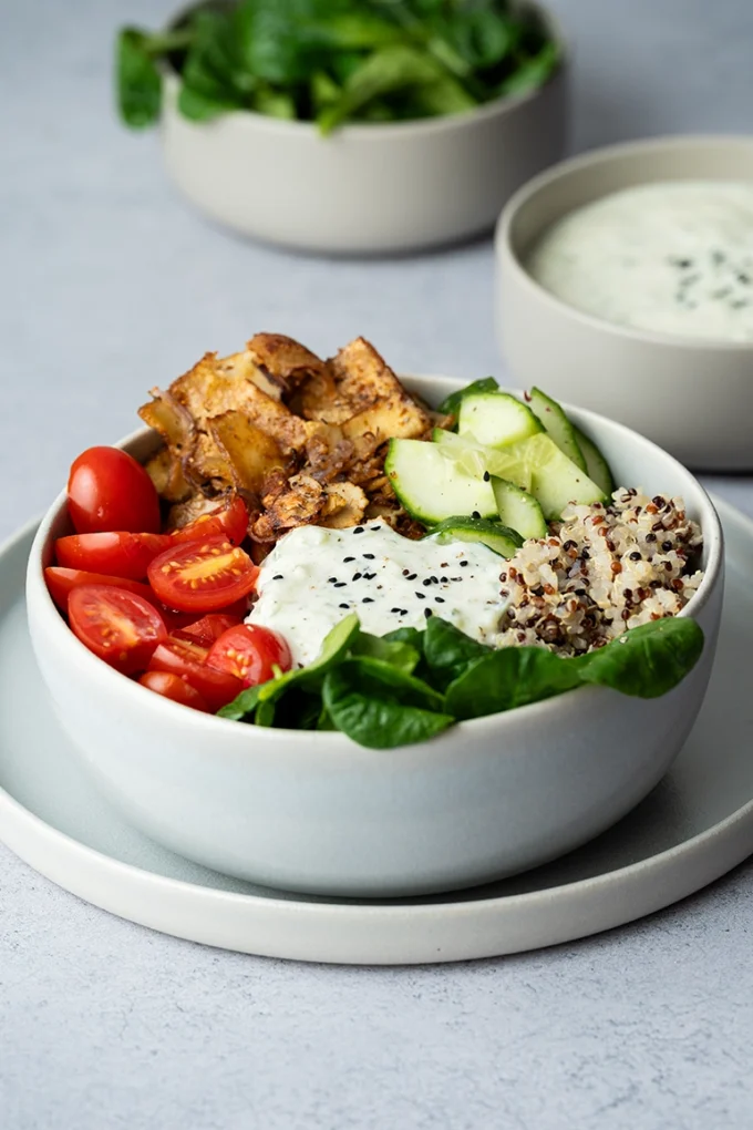 Vegane Gyros-Bowl mit Zaziki